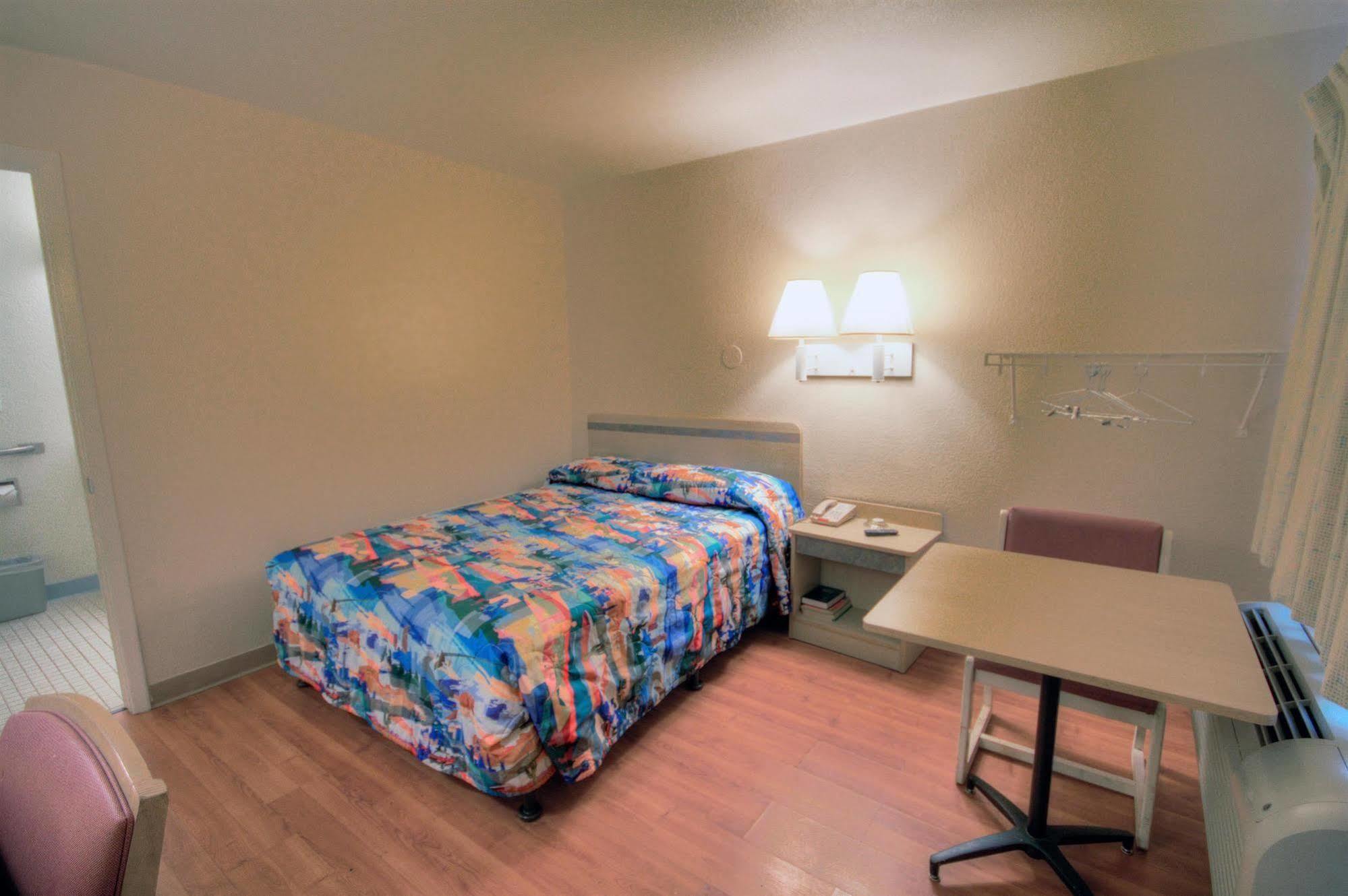 Rodeway Inn لاس كروسيس، نيومكسيكو المظهر الخارجي الصورة
