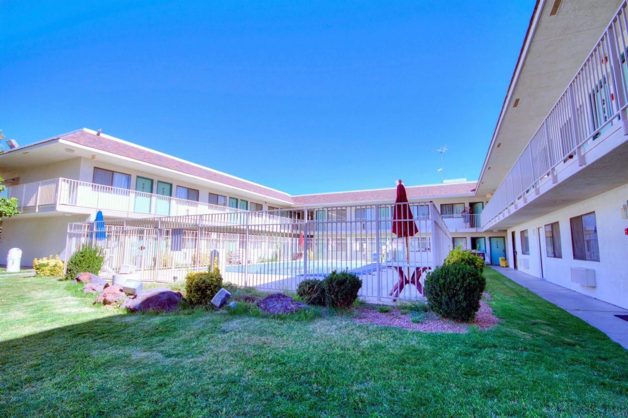 Rodeway Inn لاس كروسيس، نيومكسيكو المظهر الخارجي الصورة